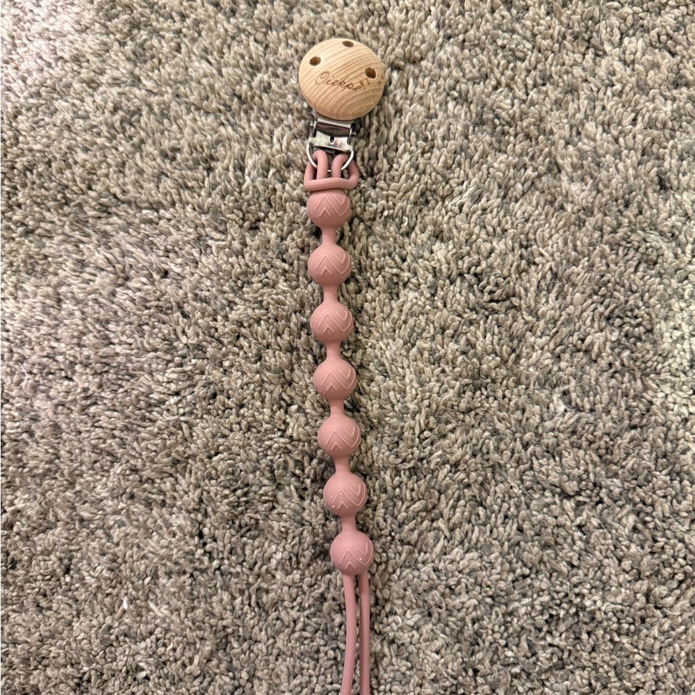 Wooden Pacifier Clip in Pink